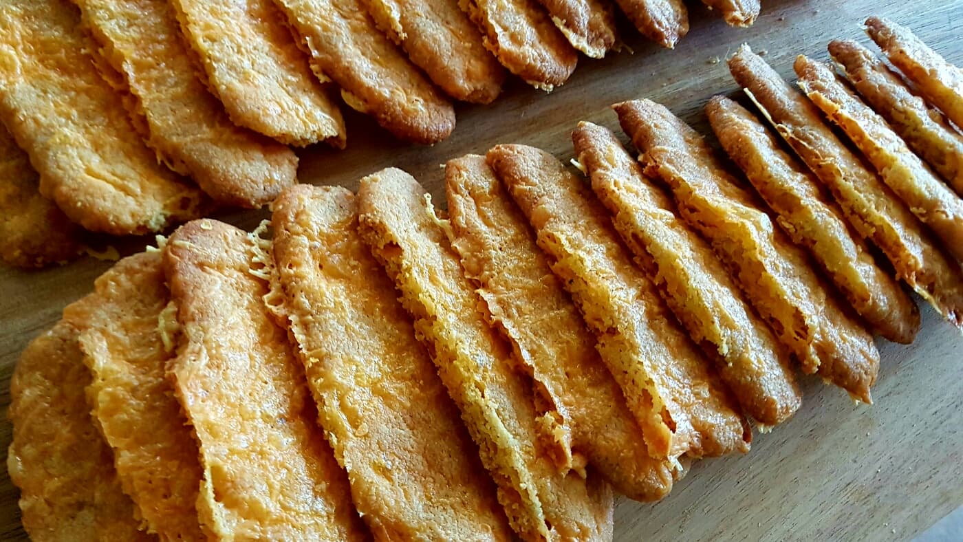 Oh so crunchy cheesy crisps